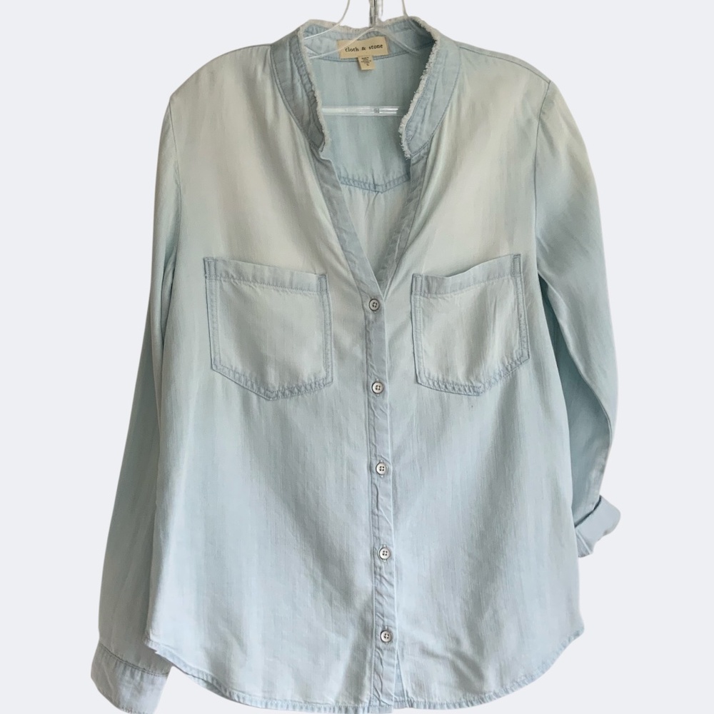 Cloth & Stone Light Blue Chambray Button Front Long Sleeve Fray Trim Blouse S
